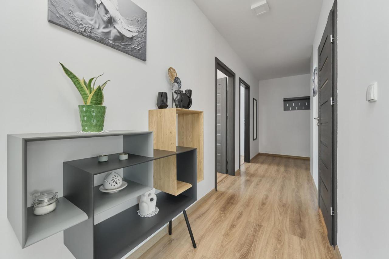 Spacious Apartment With Balcony Near The Slavic Hill Wroclaw By Renters Prestige Exterior foto