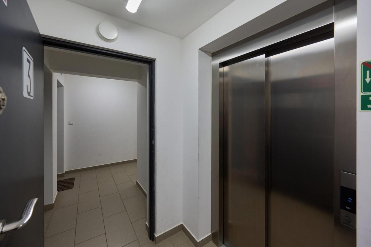 Spacious Apartment With Balcony Near The Slavic Hill Wroclaw By Renters Prestige Exterior foto